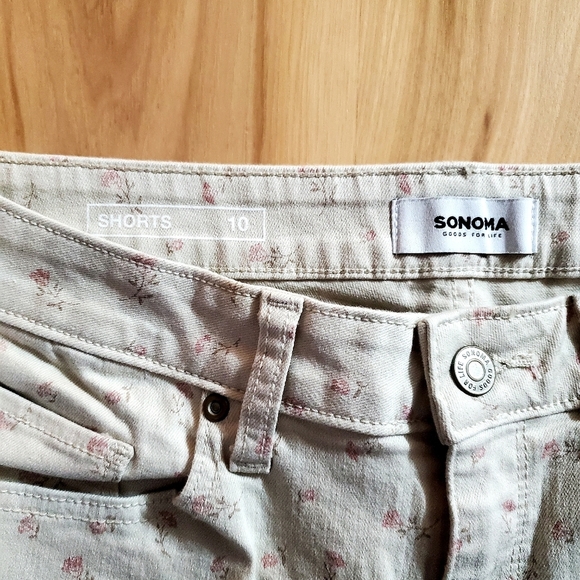 Sonoma Cream Denim Midrise Womens Rolled Shorts, Size 10, Floral 4" rise - Picture 5 of 6